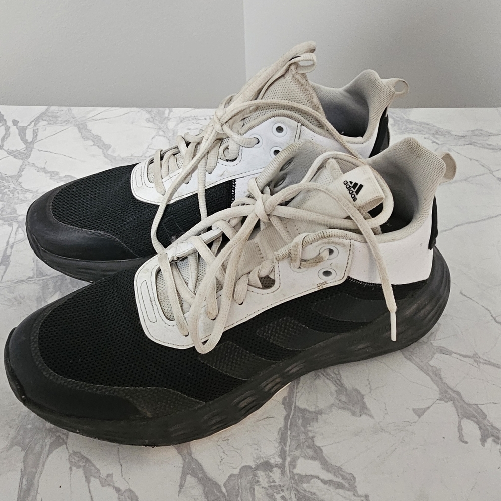 Adidas Sneakers